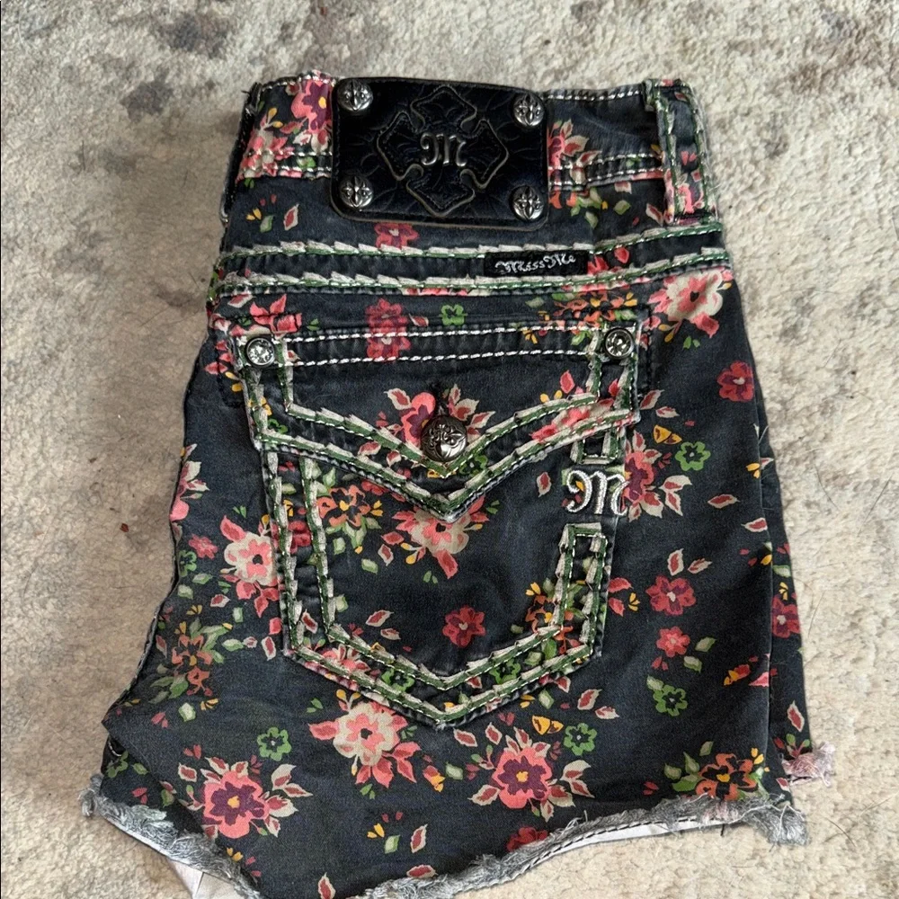 MISS ME SIZE 28 DENIMN cargo  Floral Women's Shorts Like new !!! - Picture 5 of 5